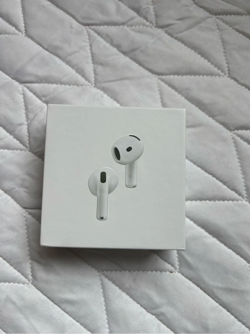 Apple AirPods 4 Packaging - White